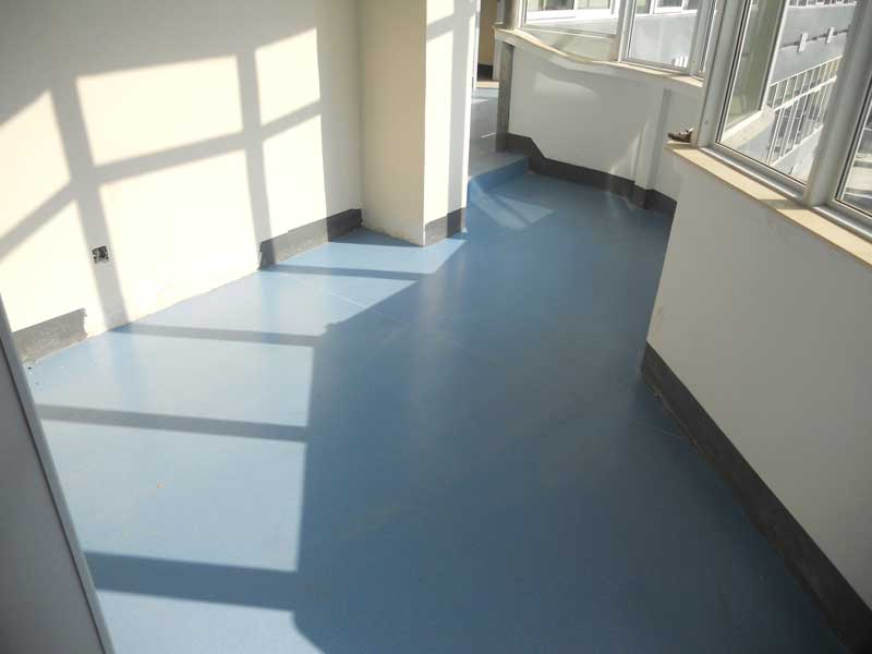 防滑防摔的特性是运动地胶的根本