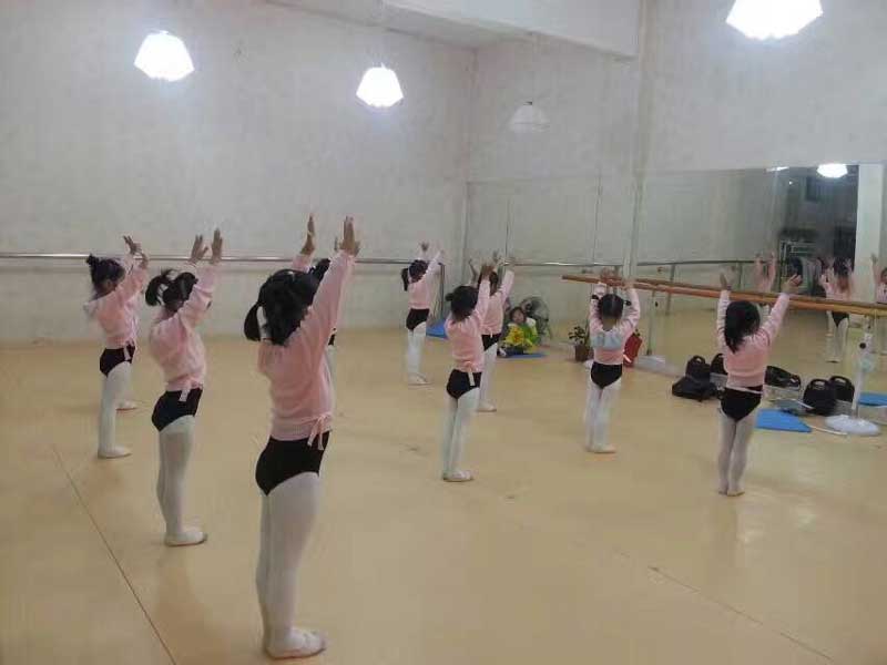 湖北潜江雅韵舞社舞蹈室香蕉视频污版免费下载 湖北潜江雅韵舞社舞蹈室香蕉视频污版免费下载