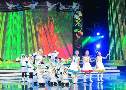 北京2013年央视少儿春晚舞台香蕉视频污版免费下载 北京2013年央视少儿春晚舞台香蕉视频污版免费下载